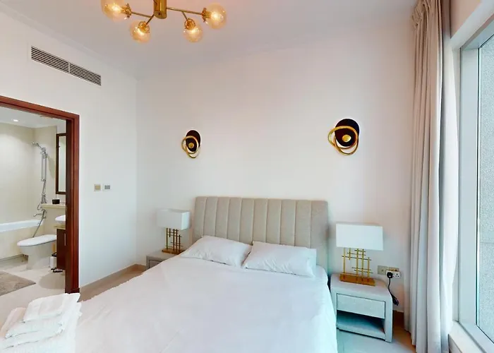Best 2 Bedroom Marina Apartment